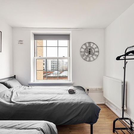 Sleek Shoreditch Hideout - 2 Bed Gem With Balcony In Central Londra Dış mekan fotoğraf