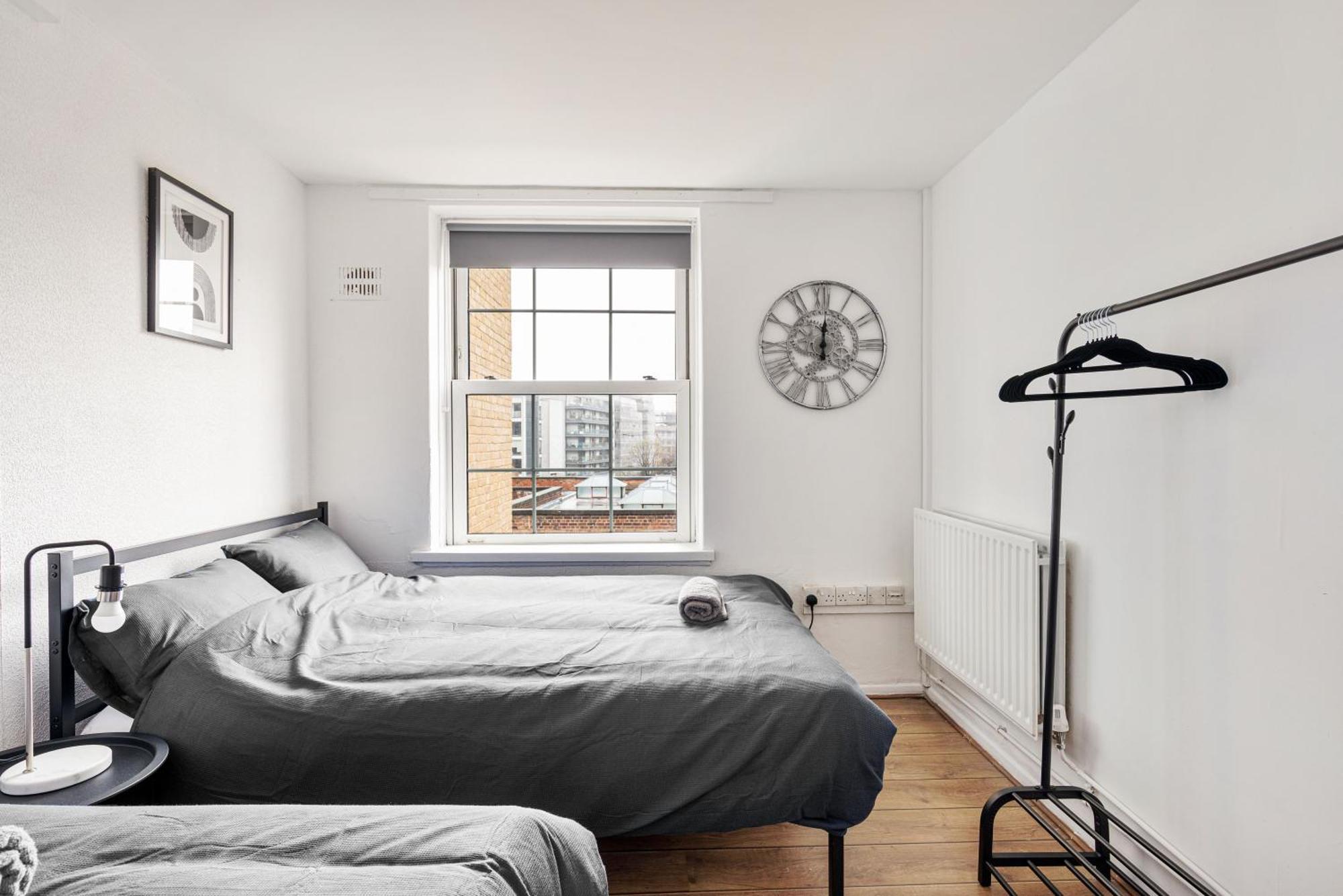 Sleek Shoreditch Hideout - 2 Bed Gem With Balcony In Central Londra Dış mekan fotoğraf
