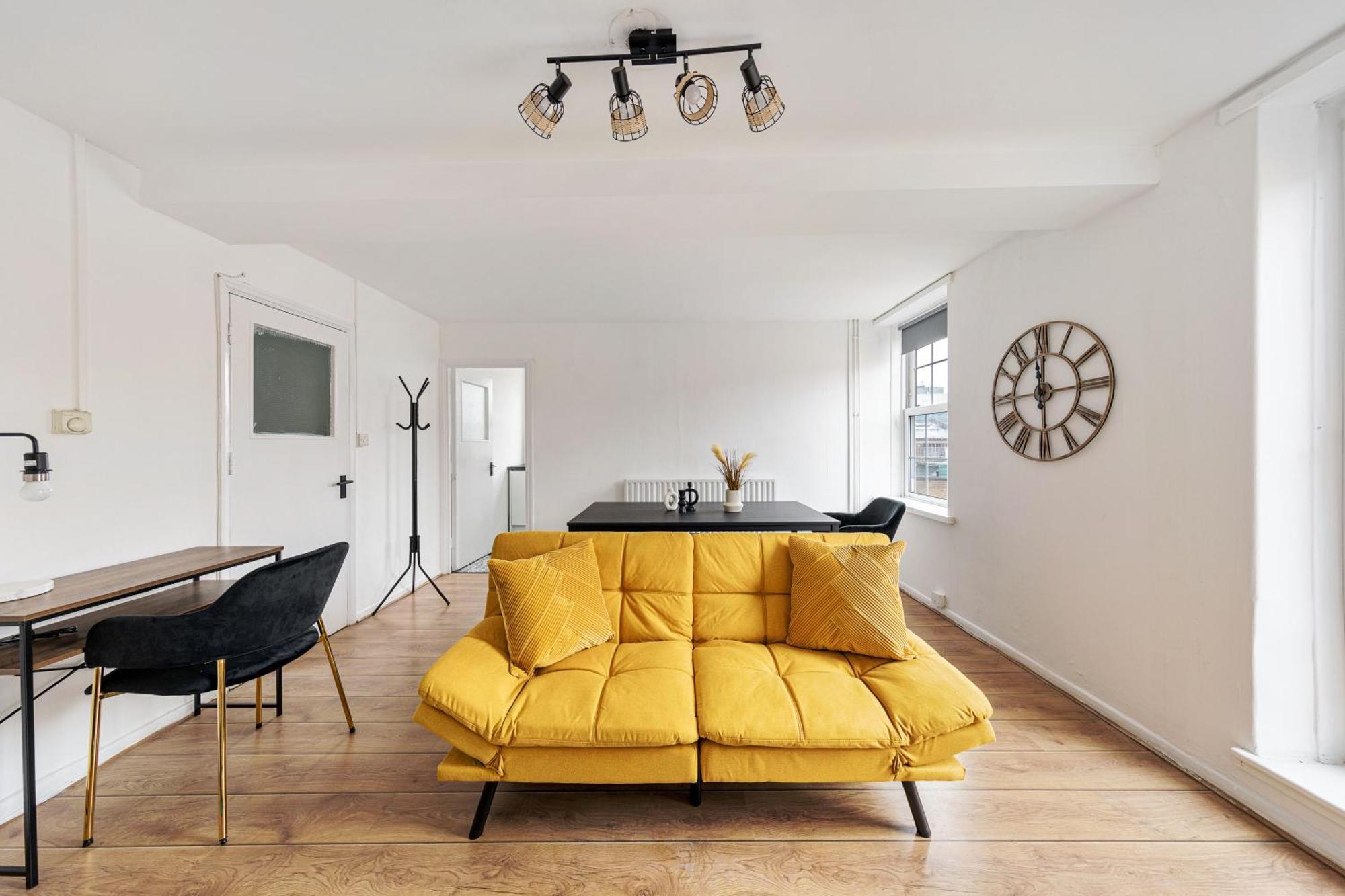 Sleek Shoreditch Hideout - 2 Bed Gem With Balcony In Central Londra Dış mekan fotoğraf