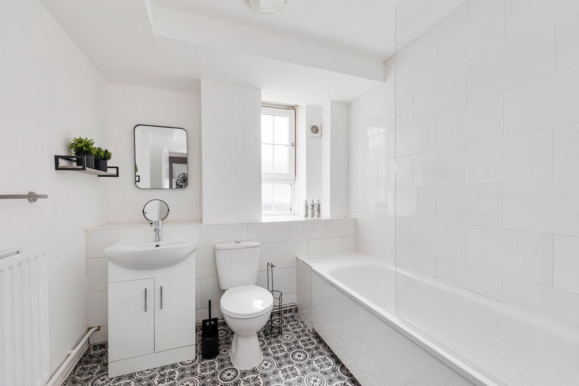 Sleek Shoreditch Hideout - 2 Bed Gem With Balcony In Central Londra Dış mekan fotoğraf