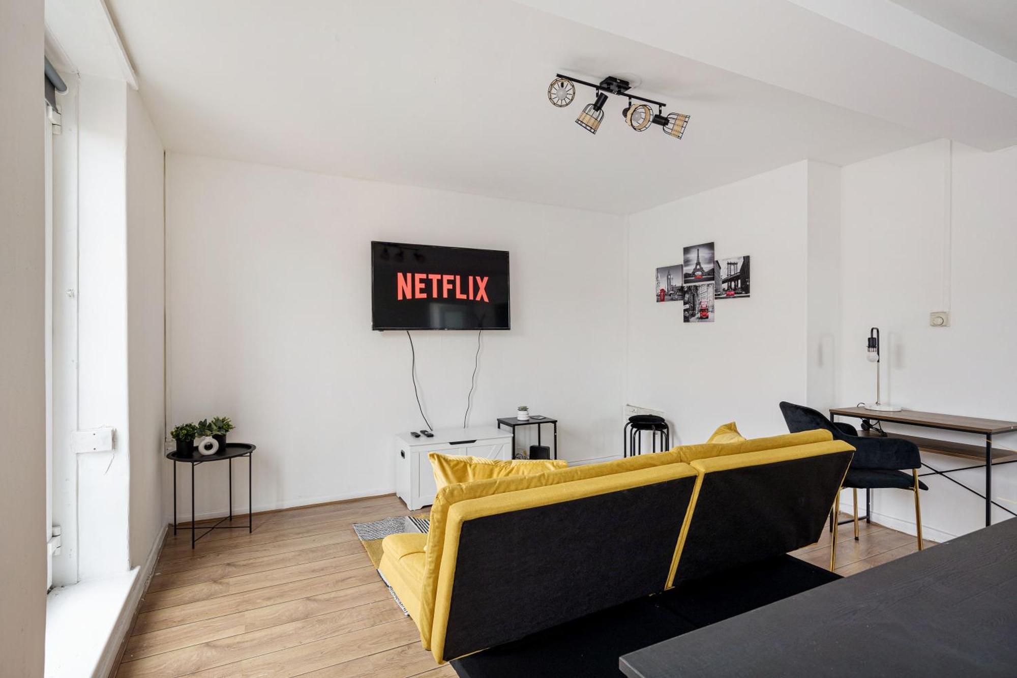 Sleek Shoreditch Hideout - 2 Bed Gem With Balcony In Central Londra Dış mekan fotoğraf