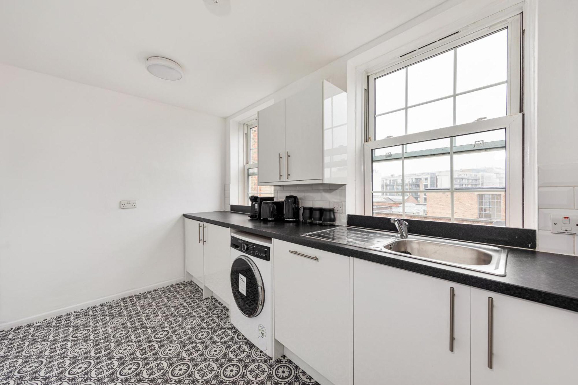 Sleek Shoreditch Hideout - 2 Bed Gem With Balcony In Central Londra Dış mekan fotoğraf