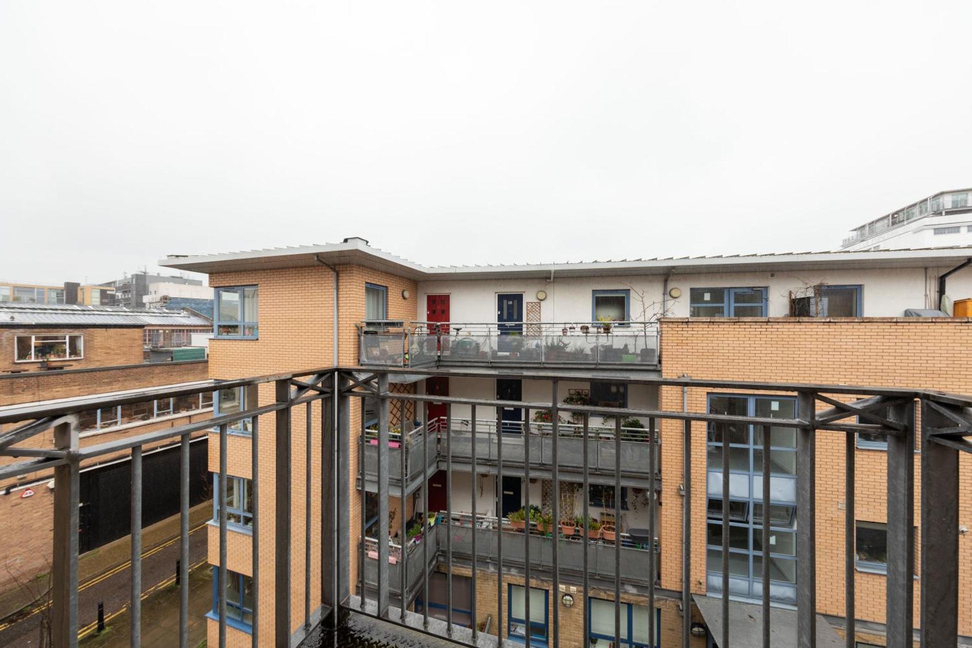 Sleek Shoreditch Hideout - 2 Bed Gem With Balcony In Central Londra Dış mekan fotoğraf